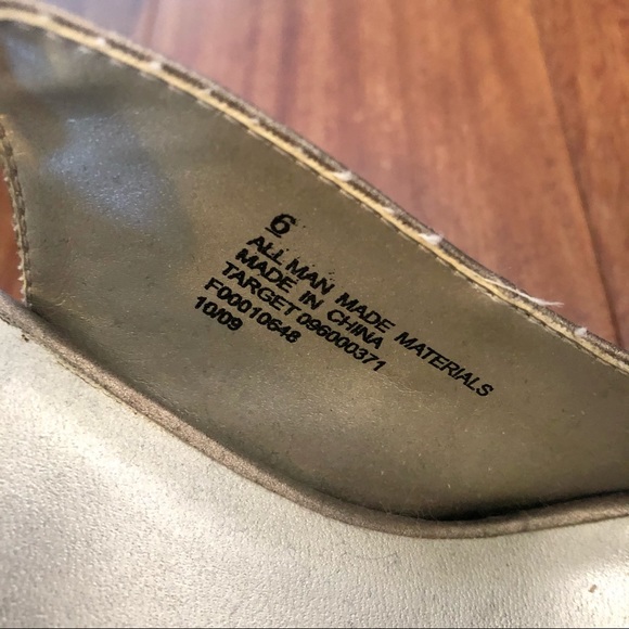 Xhilaration Silver Heels Ruffle Top Size 6 - Picture 4 of 13